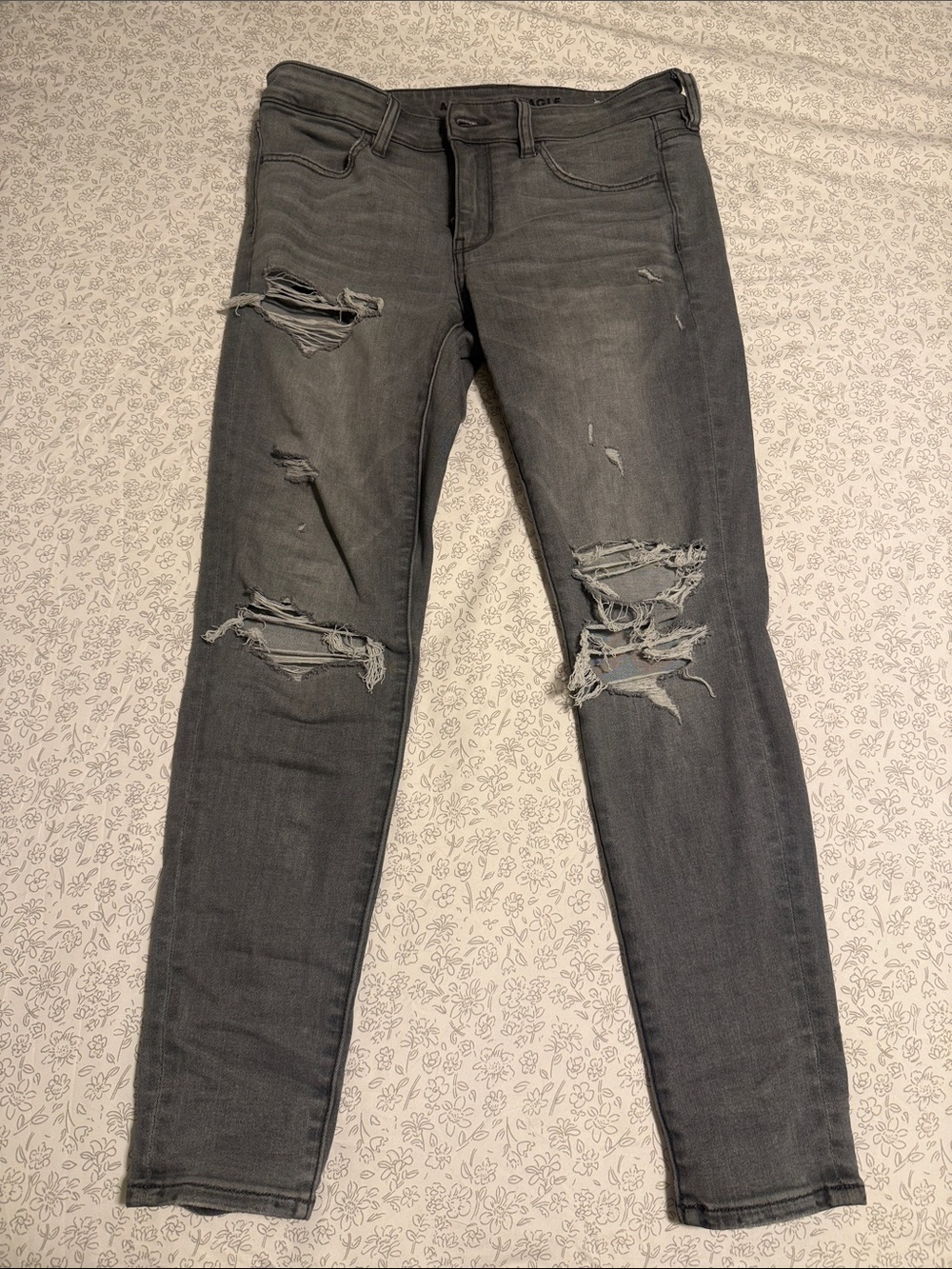 American Eagle Women's Distressed Gray Ripped Skinny Jeans